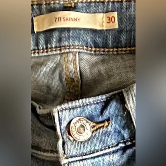 Levi Jeans - Picture 2 of 3